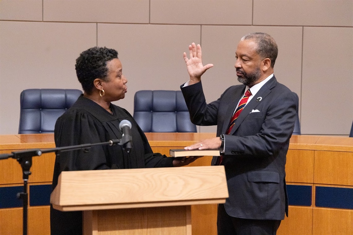 Mayor Rob Harrington being sworn in at the council chamber.