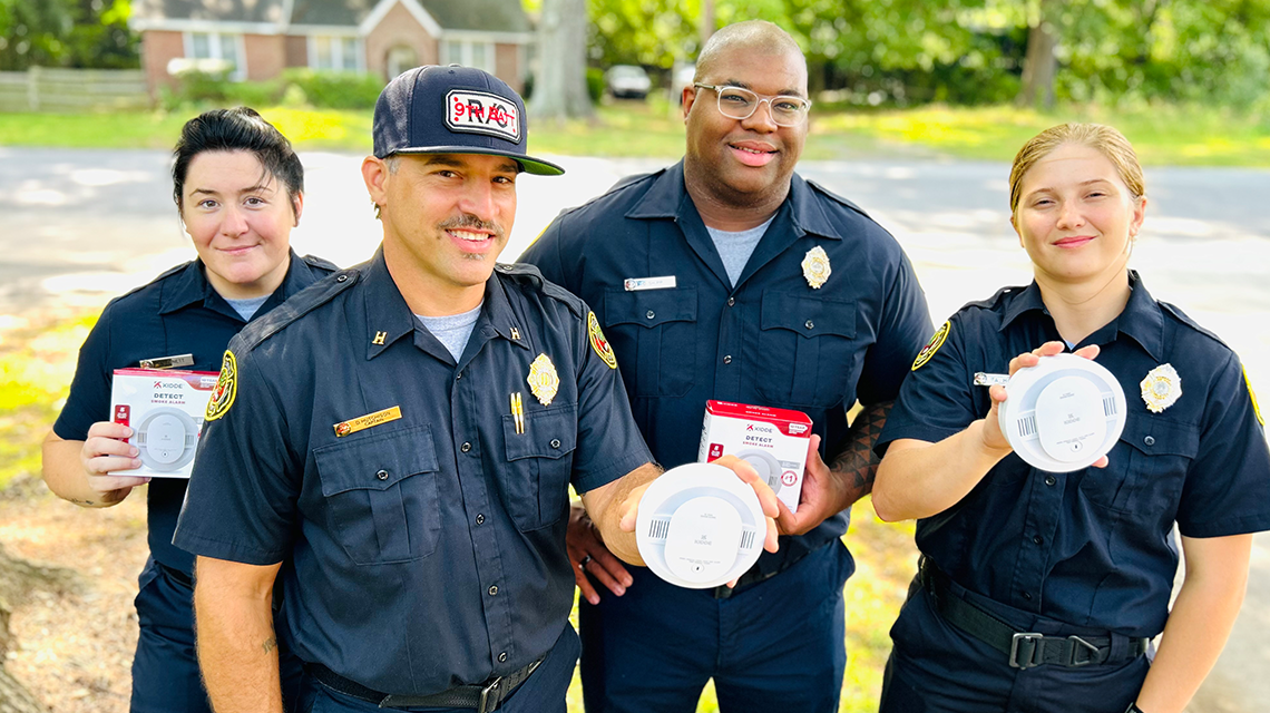 Smoke Alarm Saturday_Engine 15 Crew