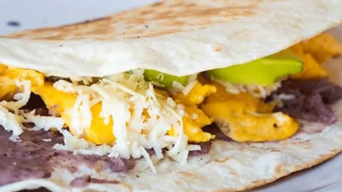 Breakfast baleada at El Sazón Latino