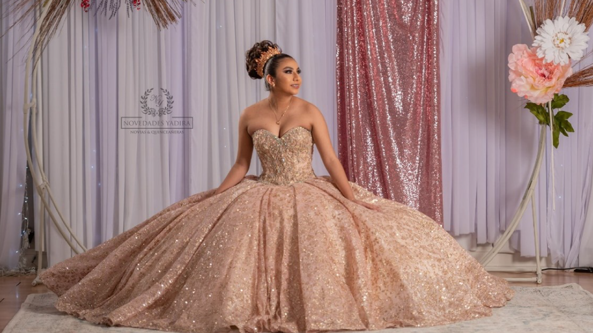 Model wearing Novedades Yadira dress