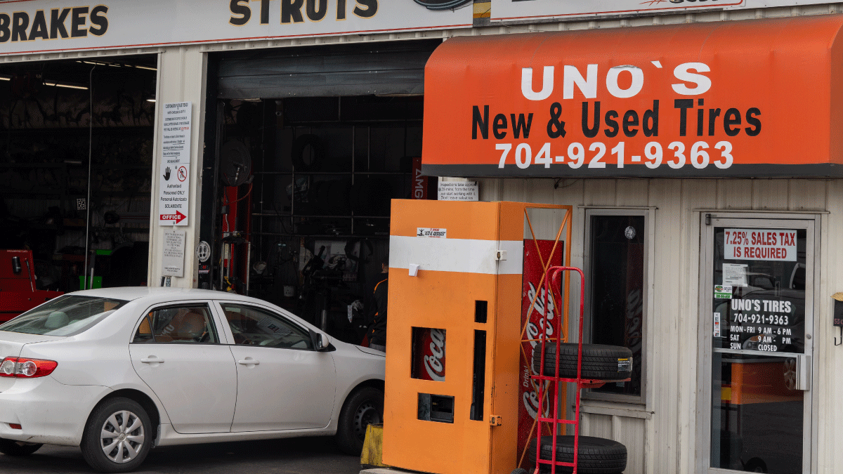 The exterior of Uno’s Used Tires and Auto Repair